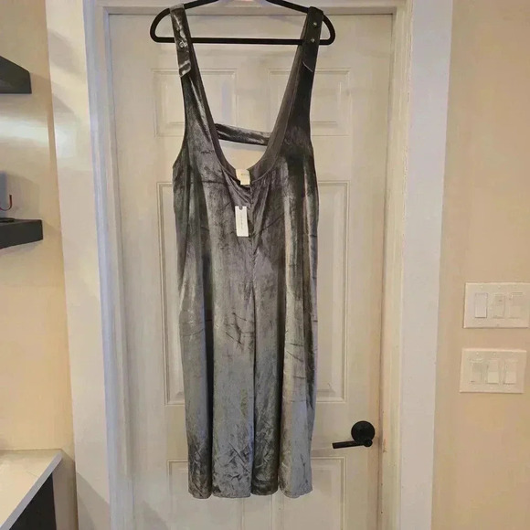 NWT Anthropologie x Maeve Crushed Velvet Wide Leg Jumpsuit Purple Size Small - Picture 3 of 9